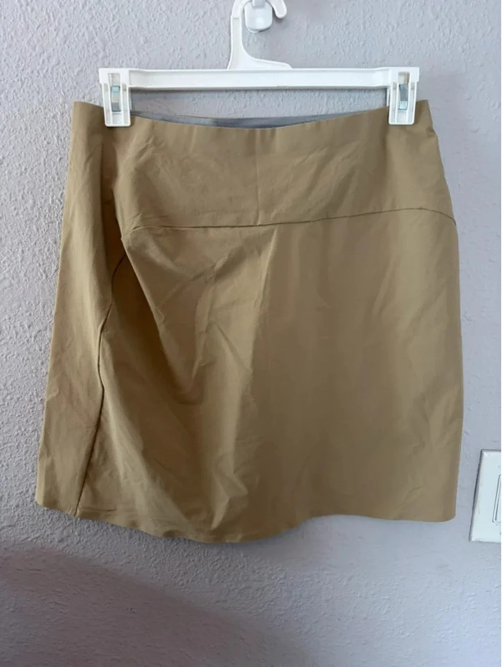Mountain Hard Wear Tan Velco Waist skirt size M. No liner